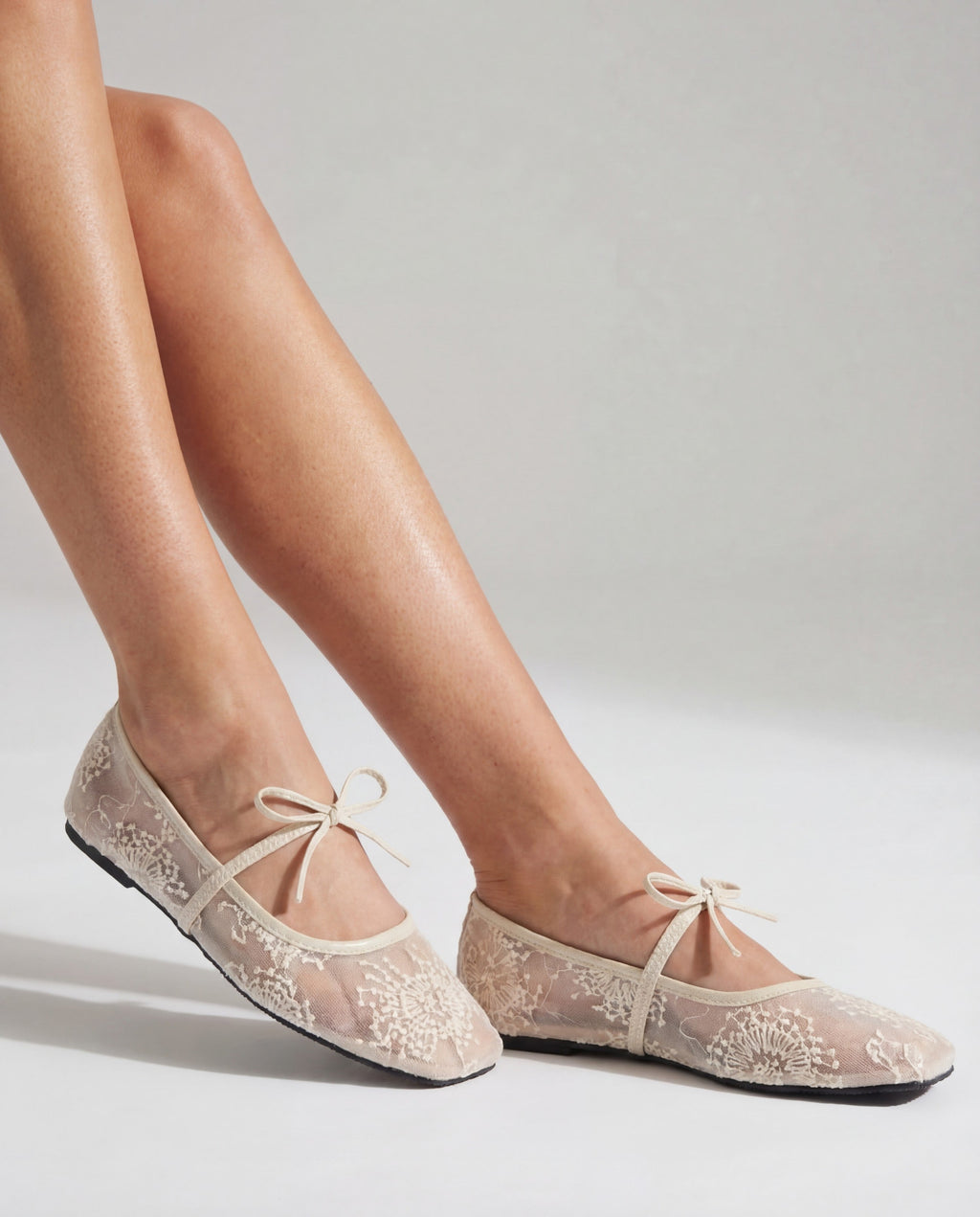 Women's white floral lace ballet flats with tie strap and round toe