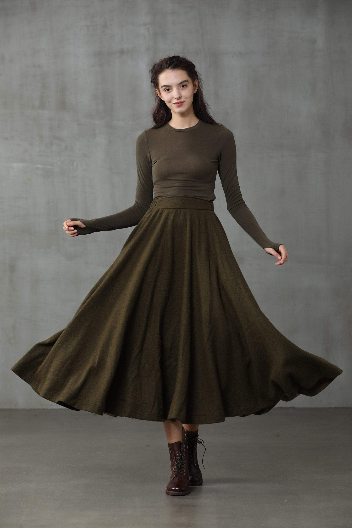 Women's full flared midi skirt with high waistband