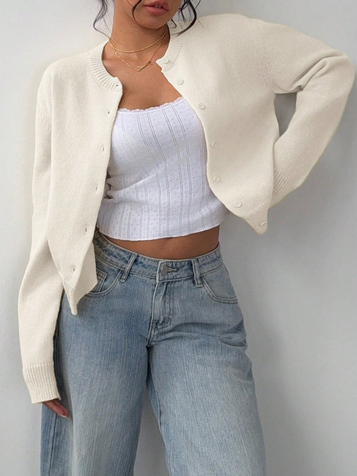 Women's knitted slim fit cardigan with long sleeves and button front