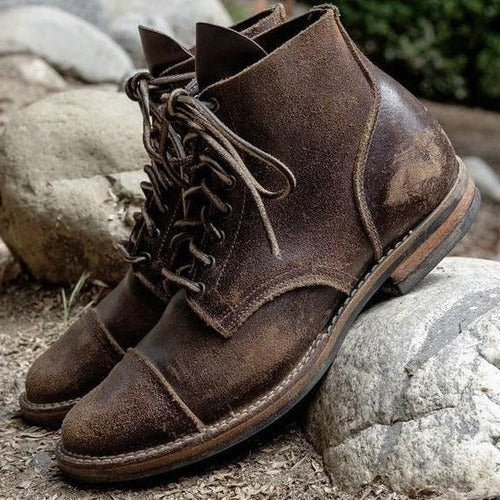 Men's vintage lace-up ankle boots with rounded toes and low heels