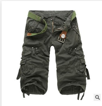 Men's multi-pocket cargo shorts with belt and knee-length cut