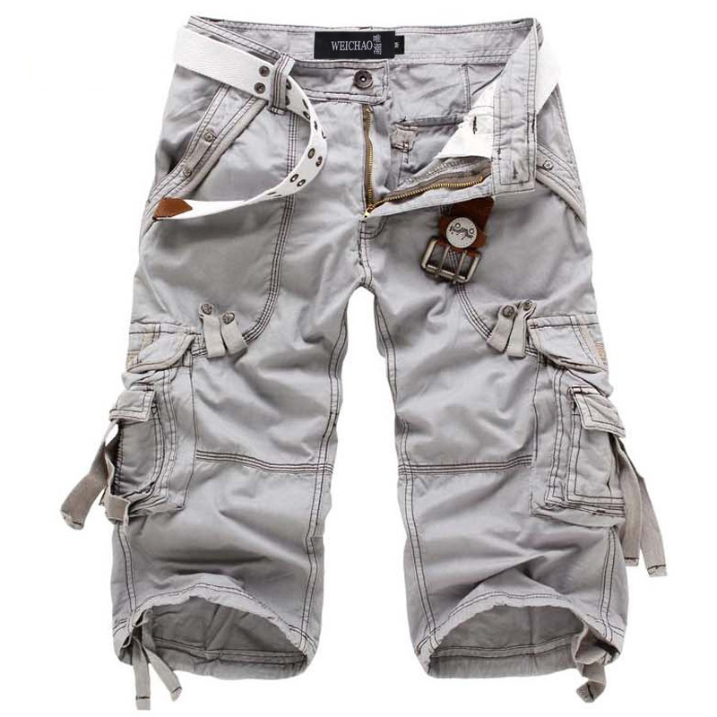 Men's multi-pocket cargo shorts with belt and knee-length cut