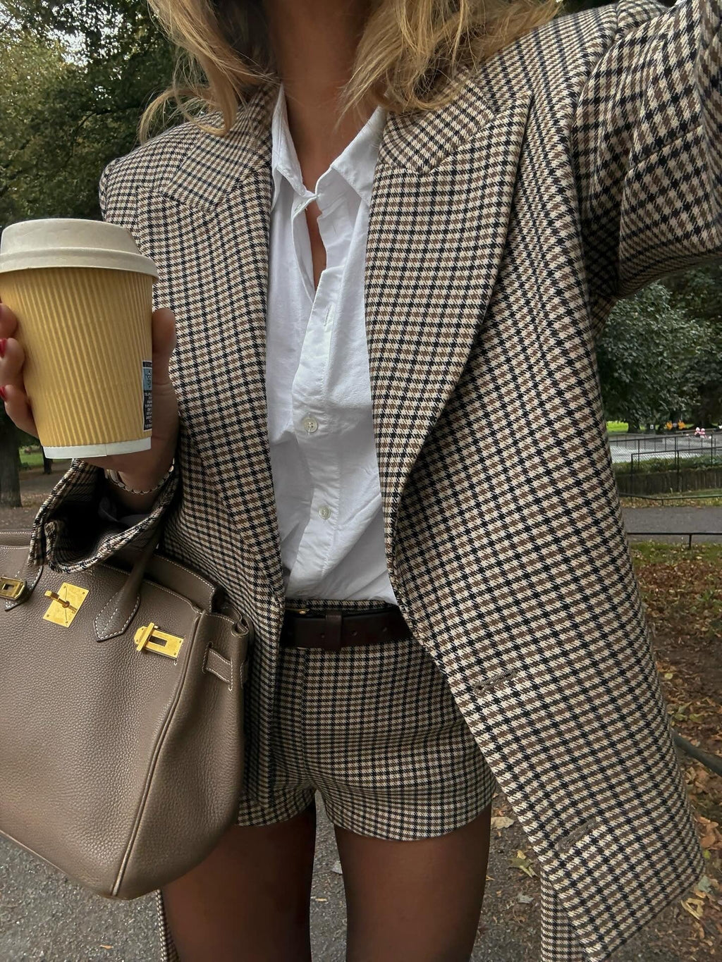 Women's brown checked blazer with notched lapels, long sleeves and button fastening