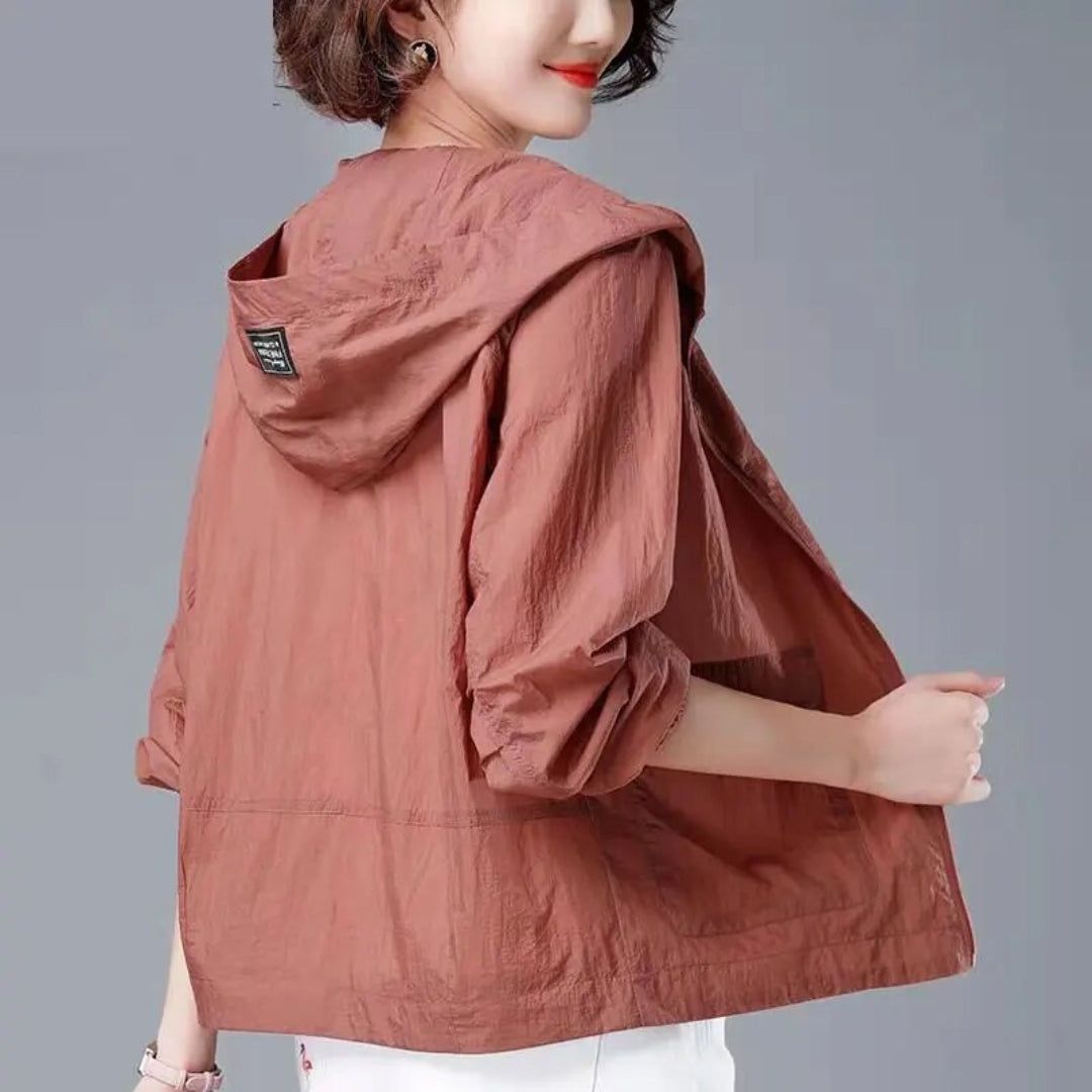 Women's hooded lightweight jacket with long sleeves and gathered cuffs