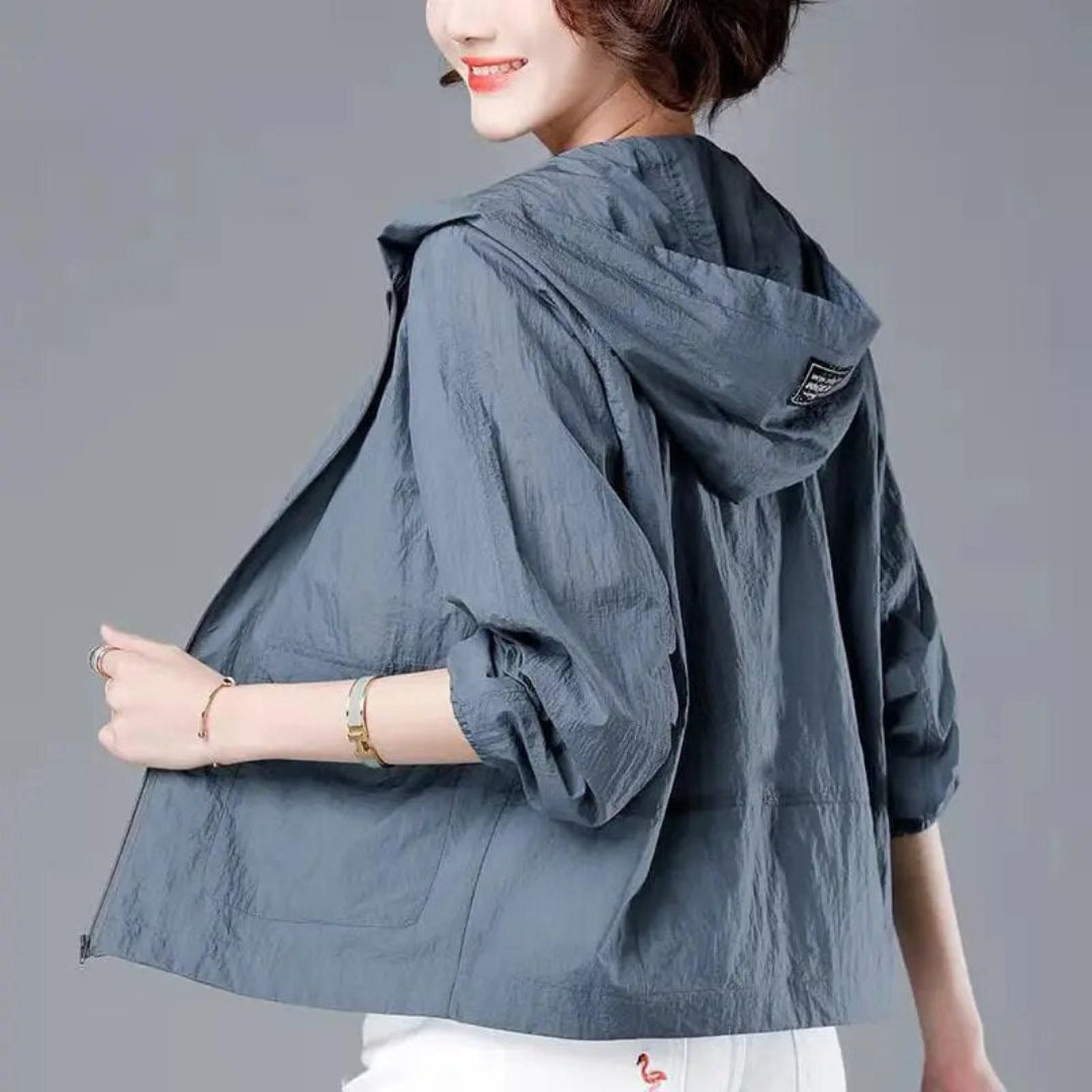 Women's hooded lightweight jacket with long sleeves and gathered cuffs