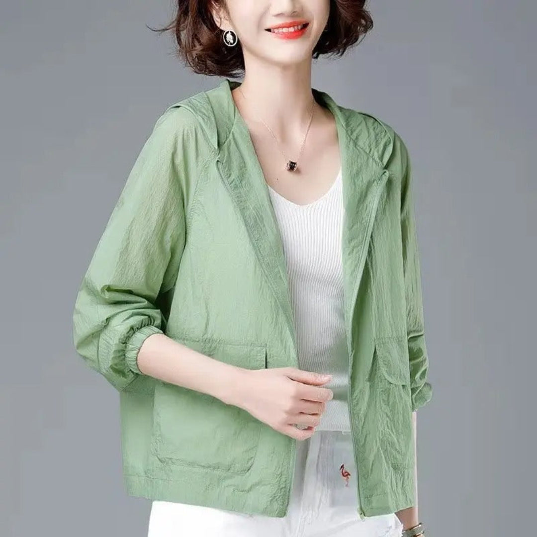 Women's hooded lightweight jacket with long sleeves and gathered cuffs