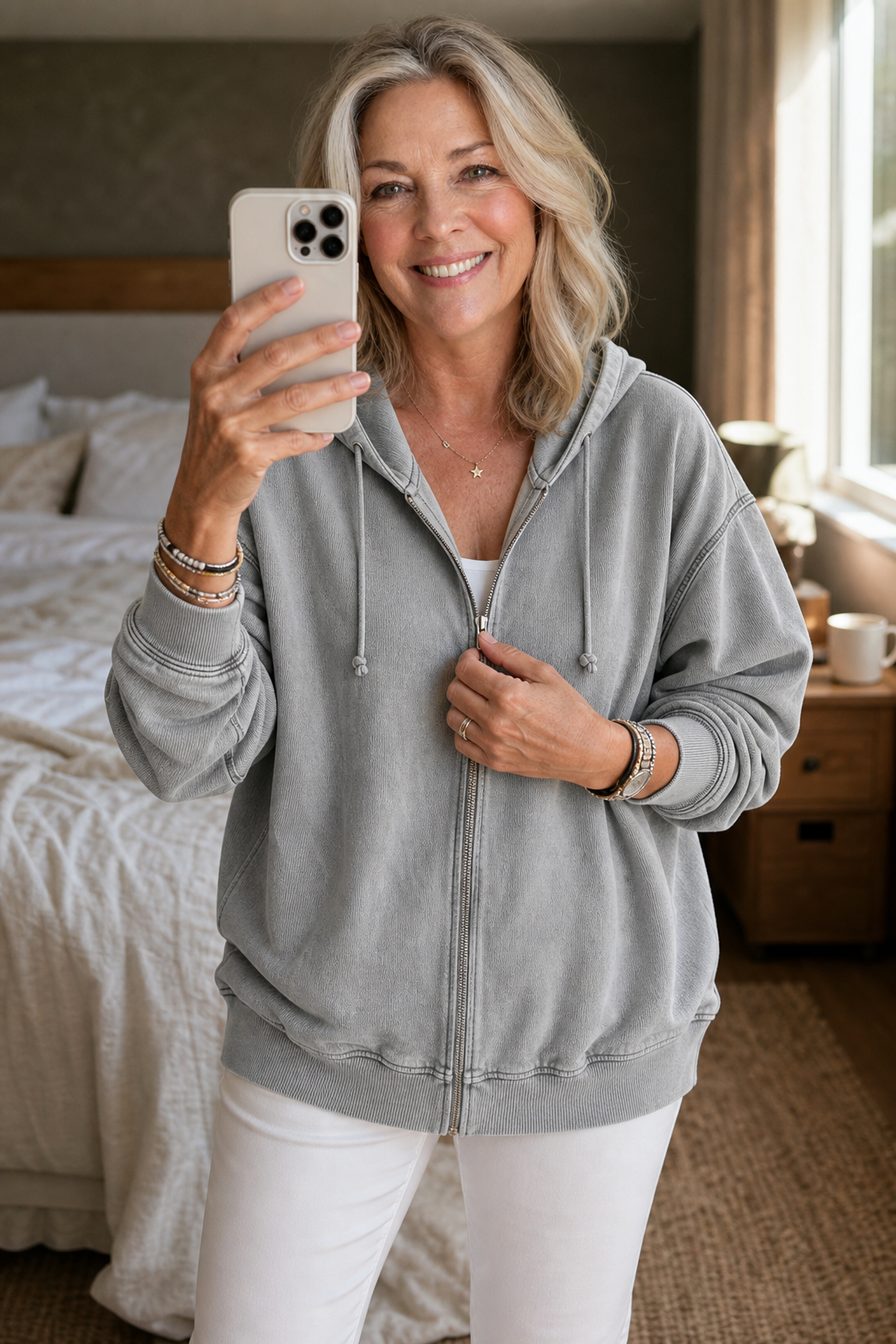 Women's relaxed washed zip-up hoodie with hood, long sleeves and front pockets