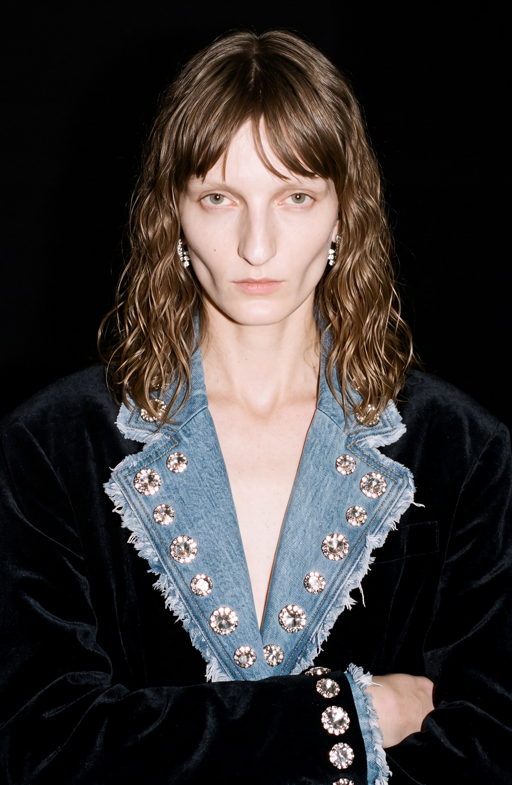 Women's dark blazer with frayed denim-effect lapels, sparkling embellishments and long sleeves