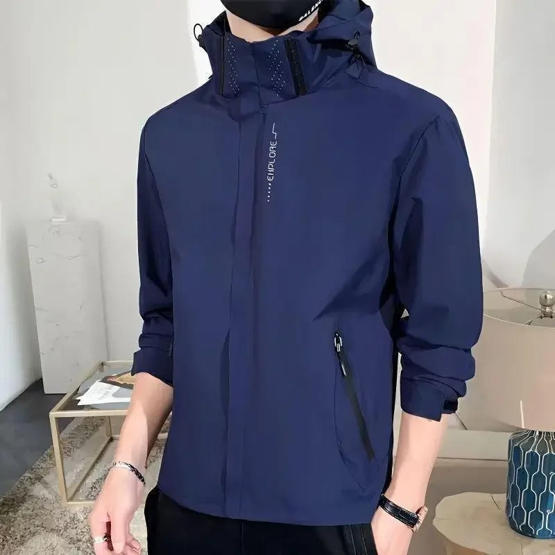 Men's lightweight hooded rain jacket with front zip and zipped pockets