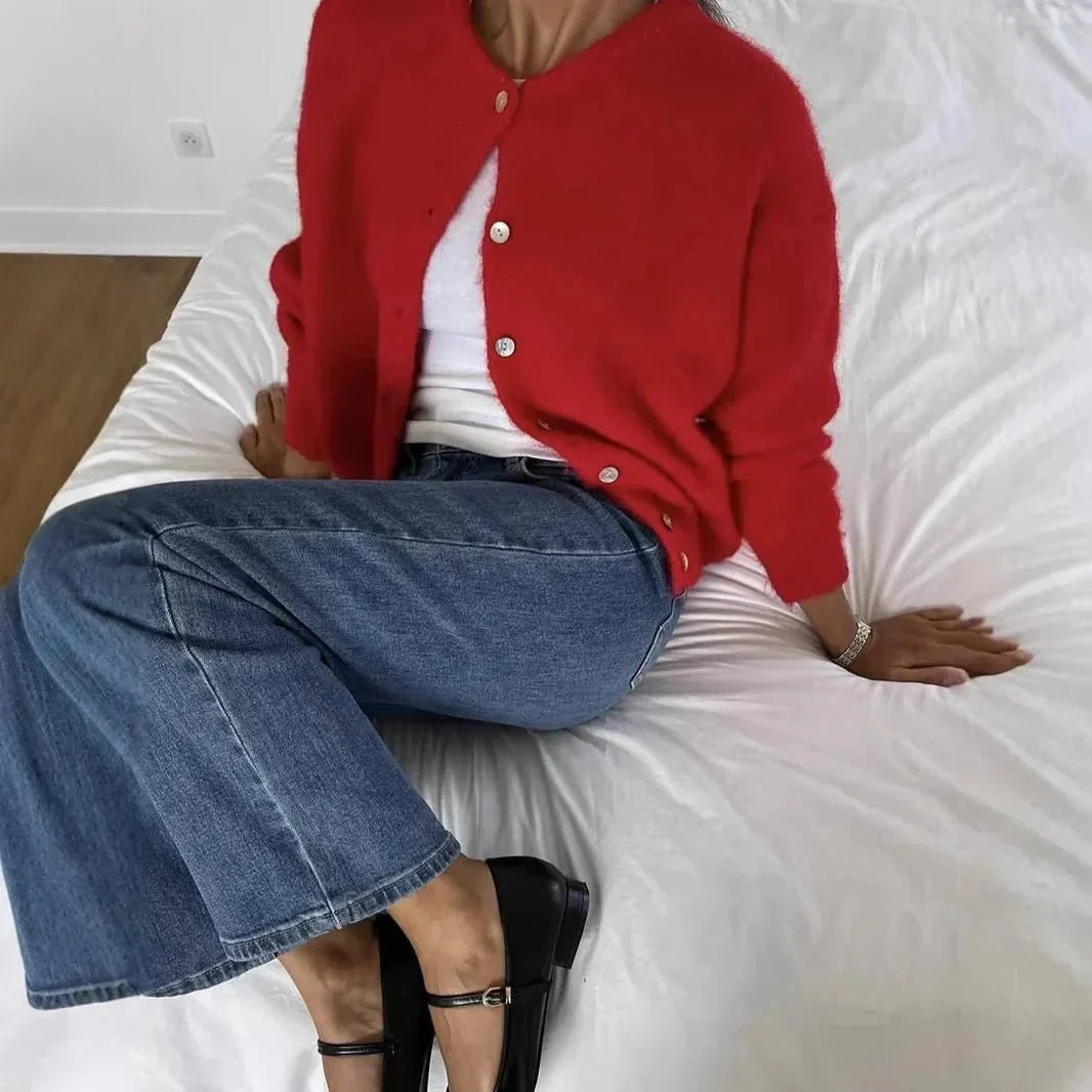 Women's long-sleeve knitted cardigan with crew neck and button front