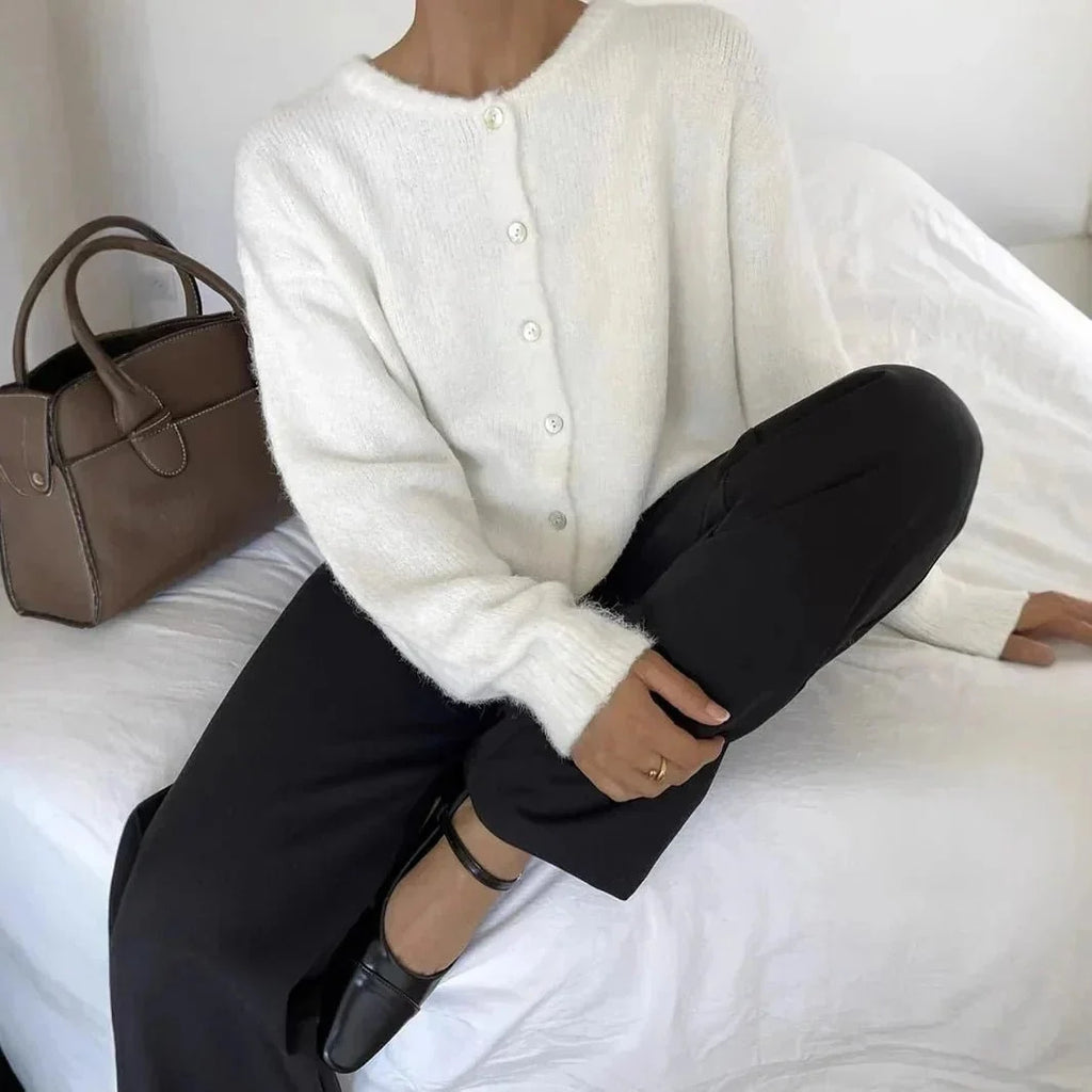 Women's long-sleeve knitted cardigan with crew neck and button front