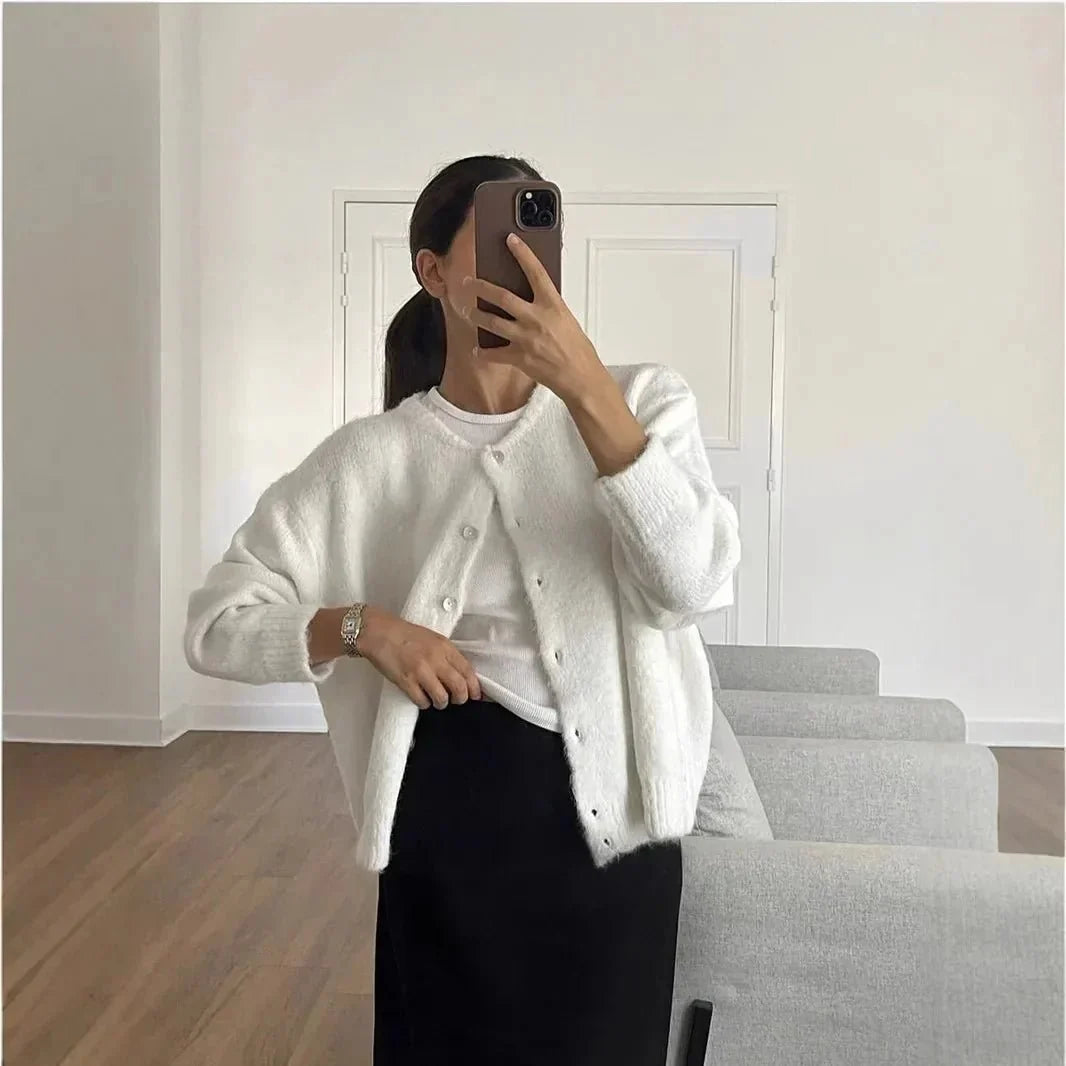 Women's long-sleeve knitted cardigan with crew neck and button front
