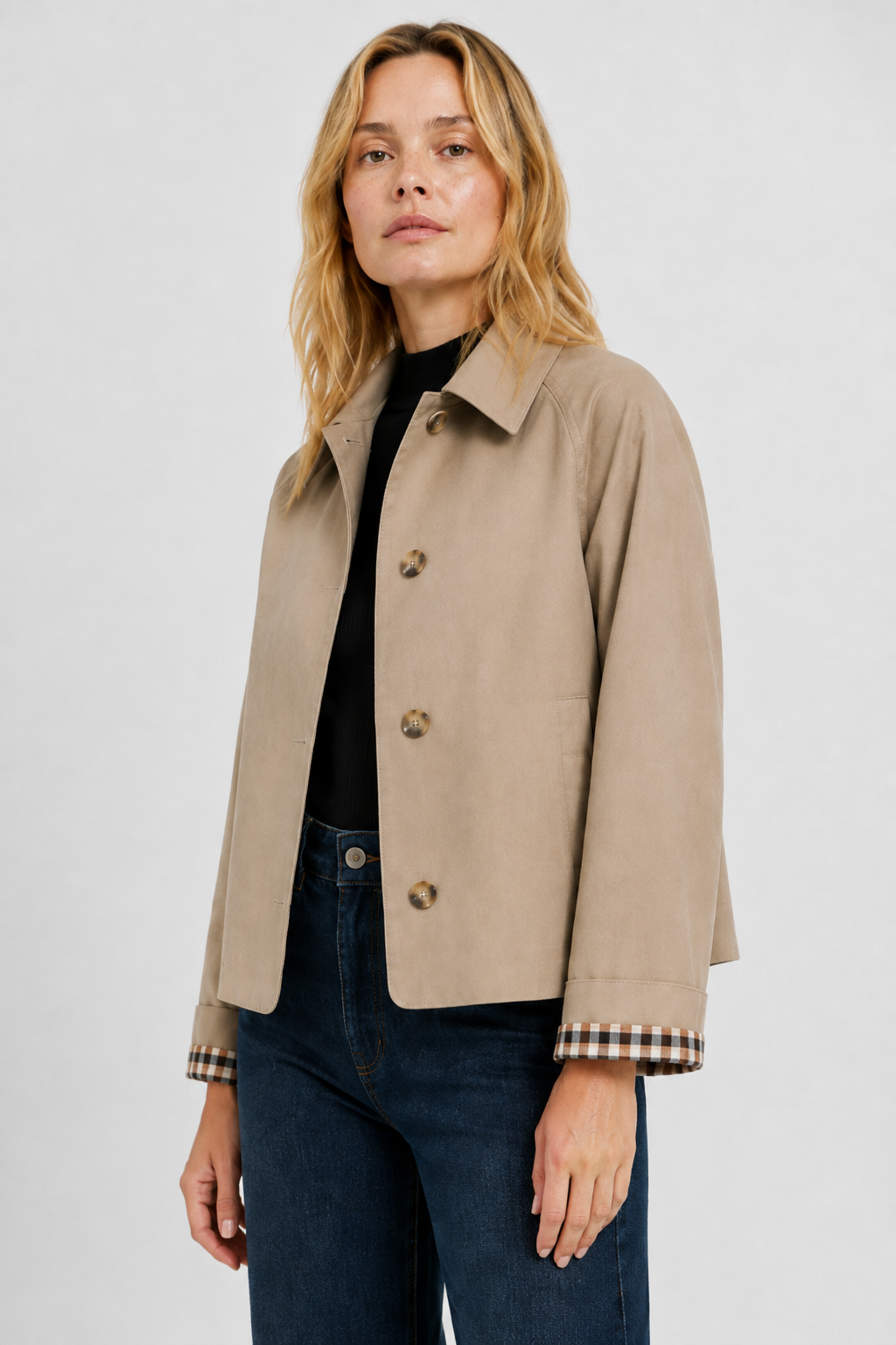Women's lightweight trench jacket with checked turn-up cuffs