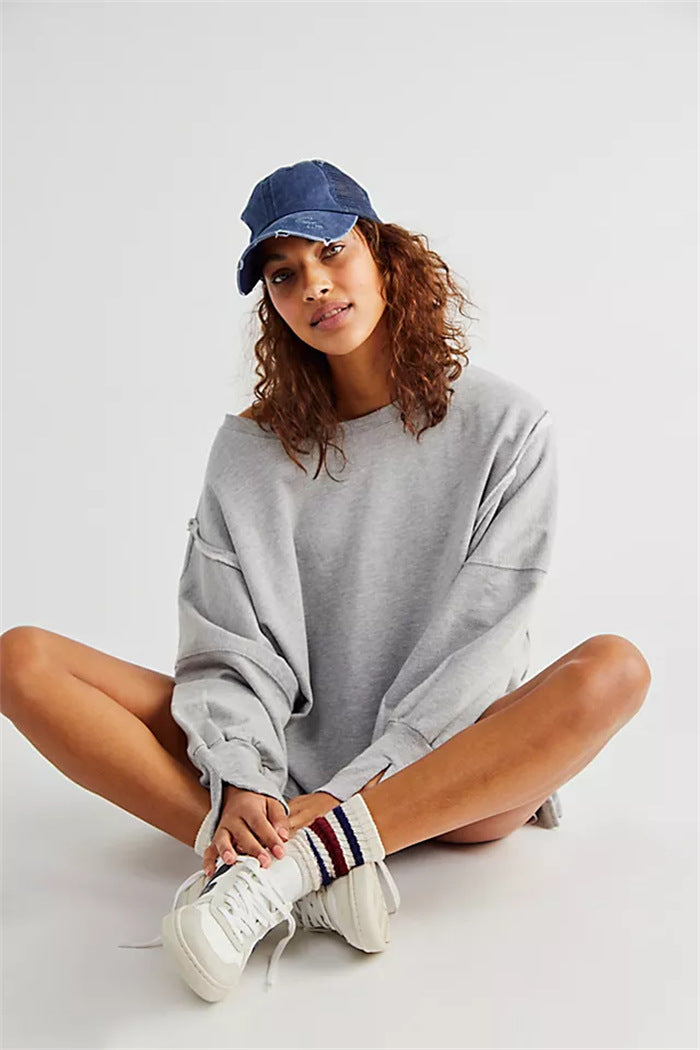 Women's oversized sweatshirt with balloon sleeves, exposed seams and side slits
