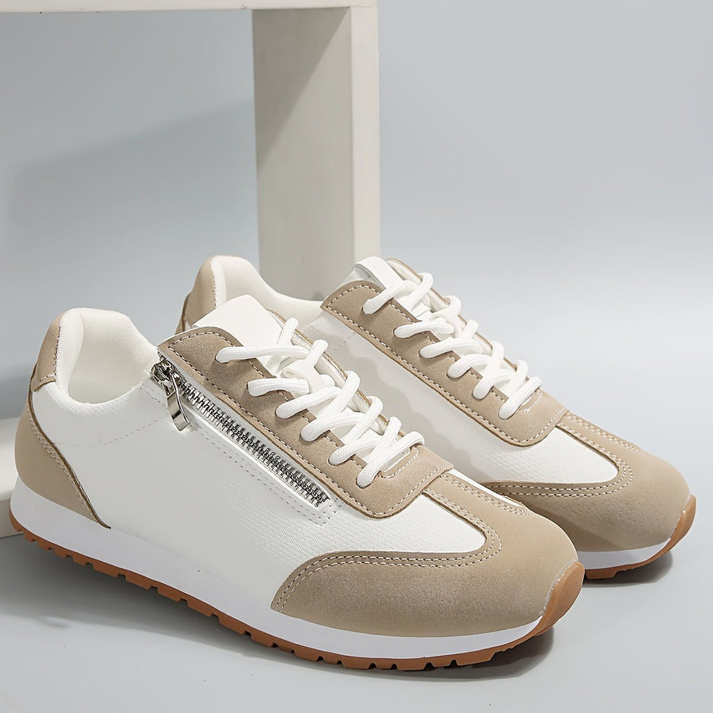 Women's panelled lace-up trainers with round toes and low flat soles