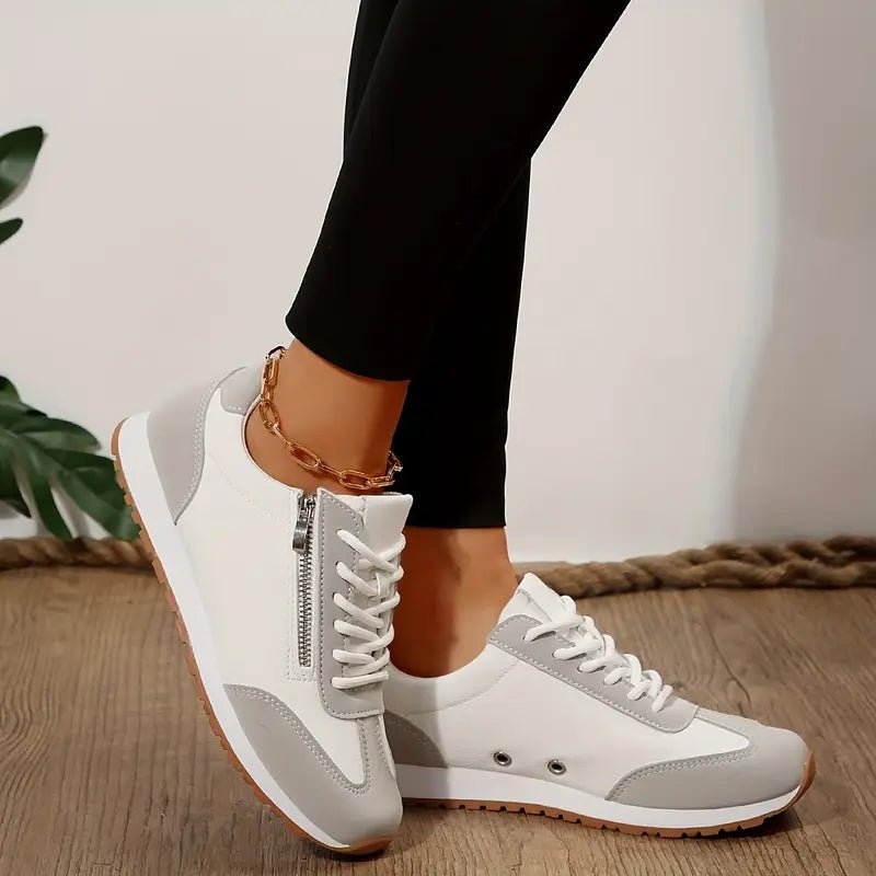 Women's panelled lace-up trainers with round toes and low flat soles