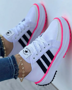 Women's striped low-top lace-up trainers with contrasting side panels and ridged soles