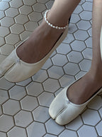 Women's split-toe ballet flats with rounded toes and flat soles