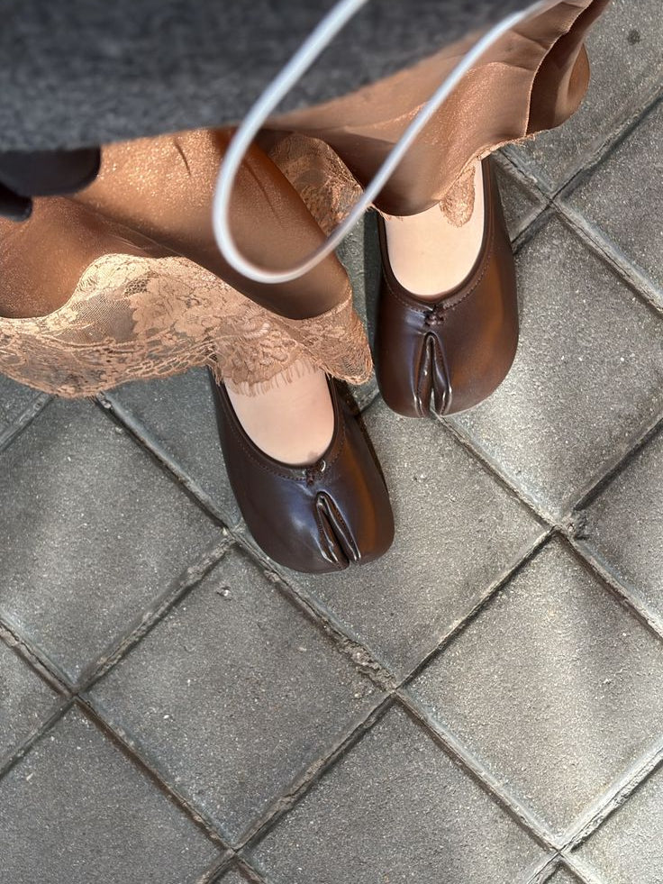 Women's split-toe ballet flats with rounded toes and flat soles