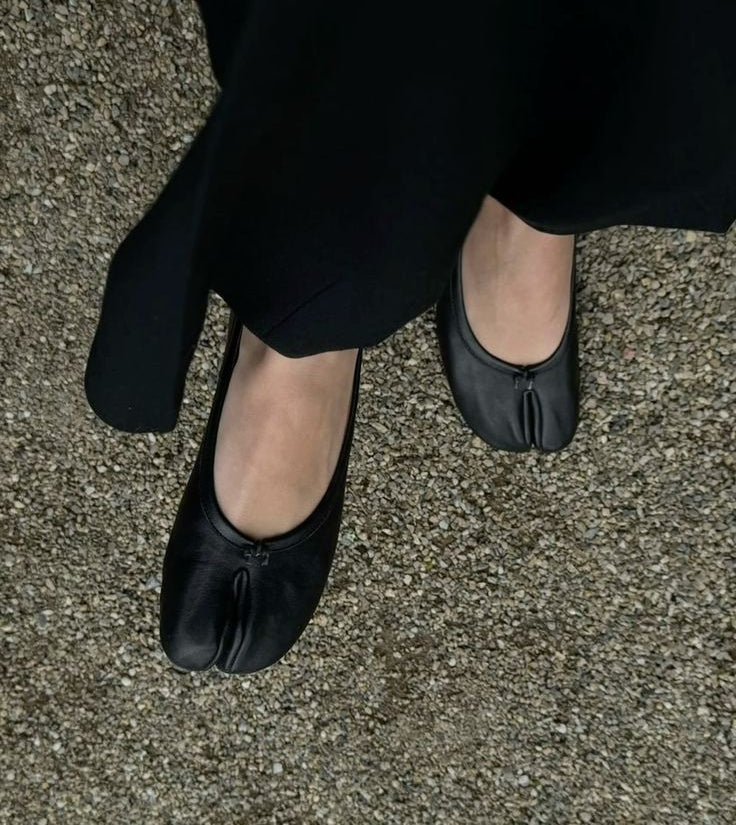 Women's split-toe ballet flats with rounded toes and flat soles