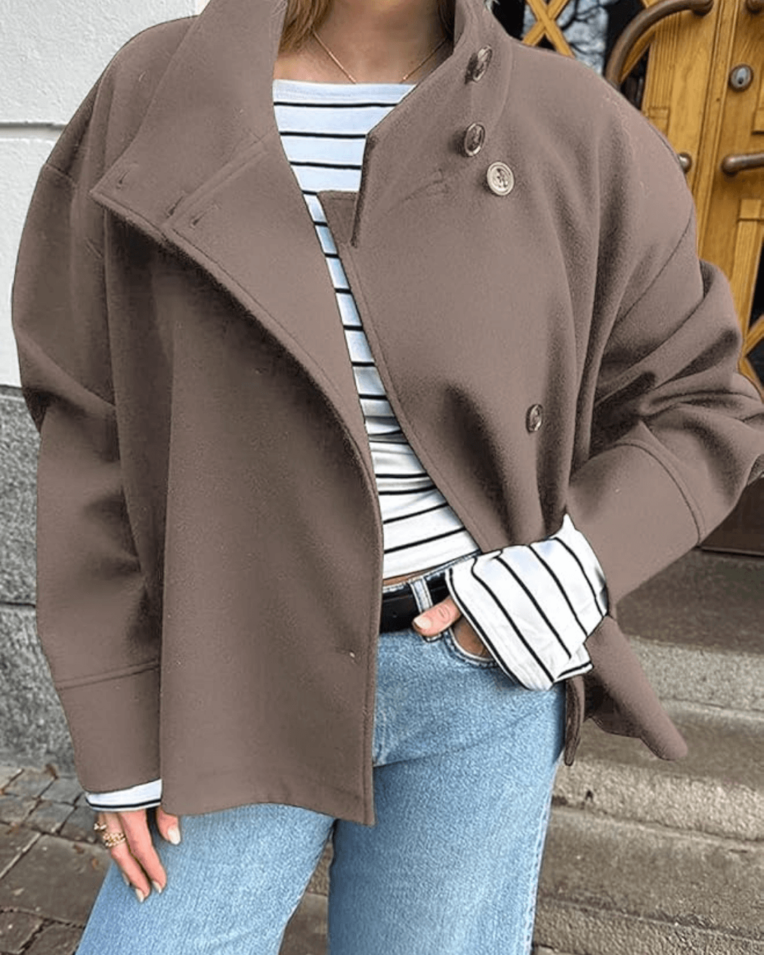 Women's stand collar button jacket with long sleeves and hip-length cut