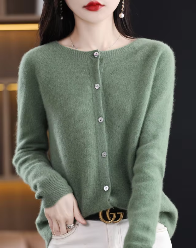 Women's long-sleeve knitted button-front cardigan with V-neckline