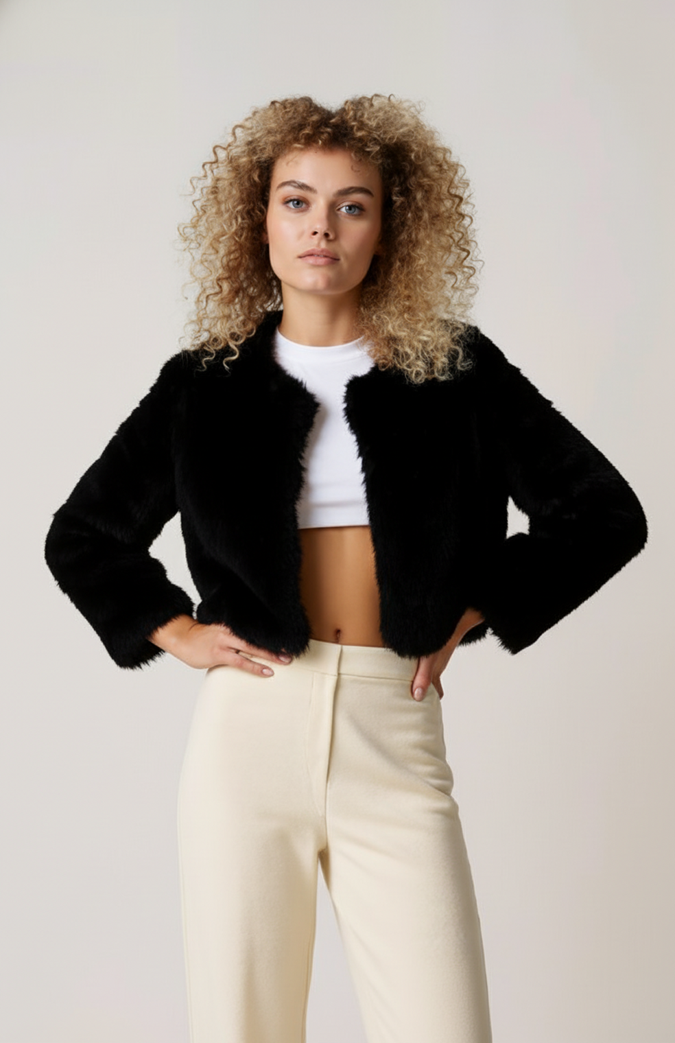 Women's cropped textured jacket with round neckline and long sleeves