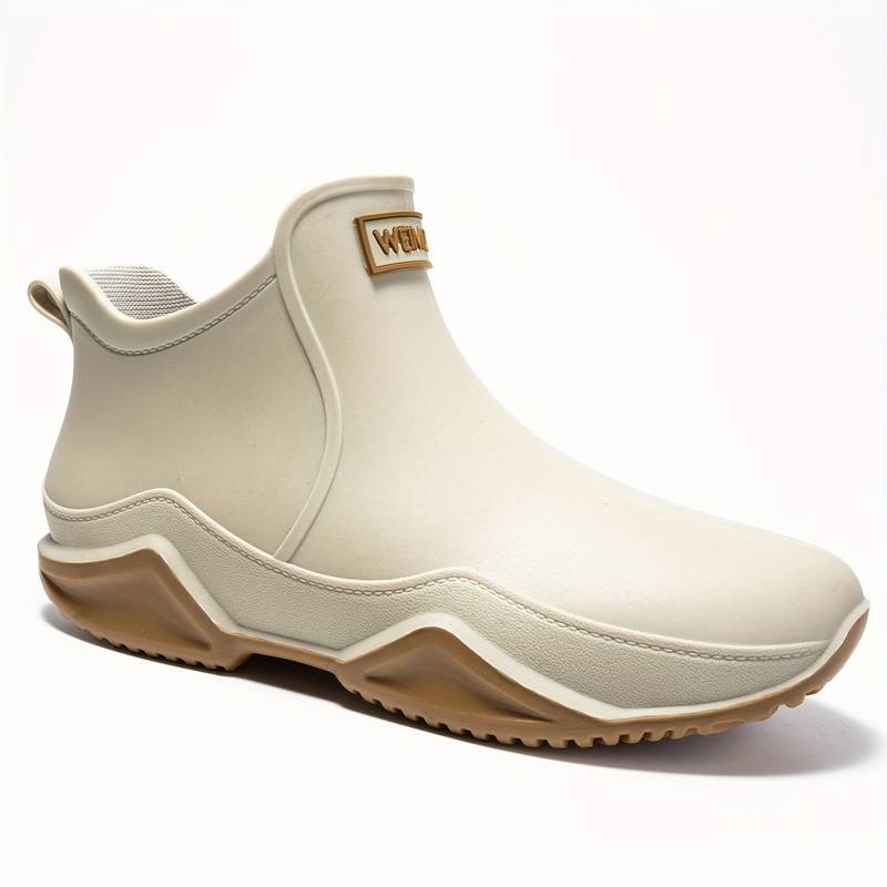 Women's slip-on ankle boots with rounded toe, pull tab and flat lug sole