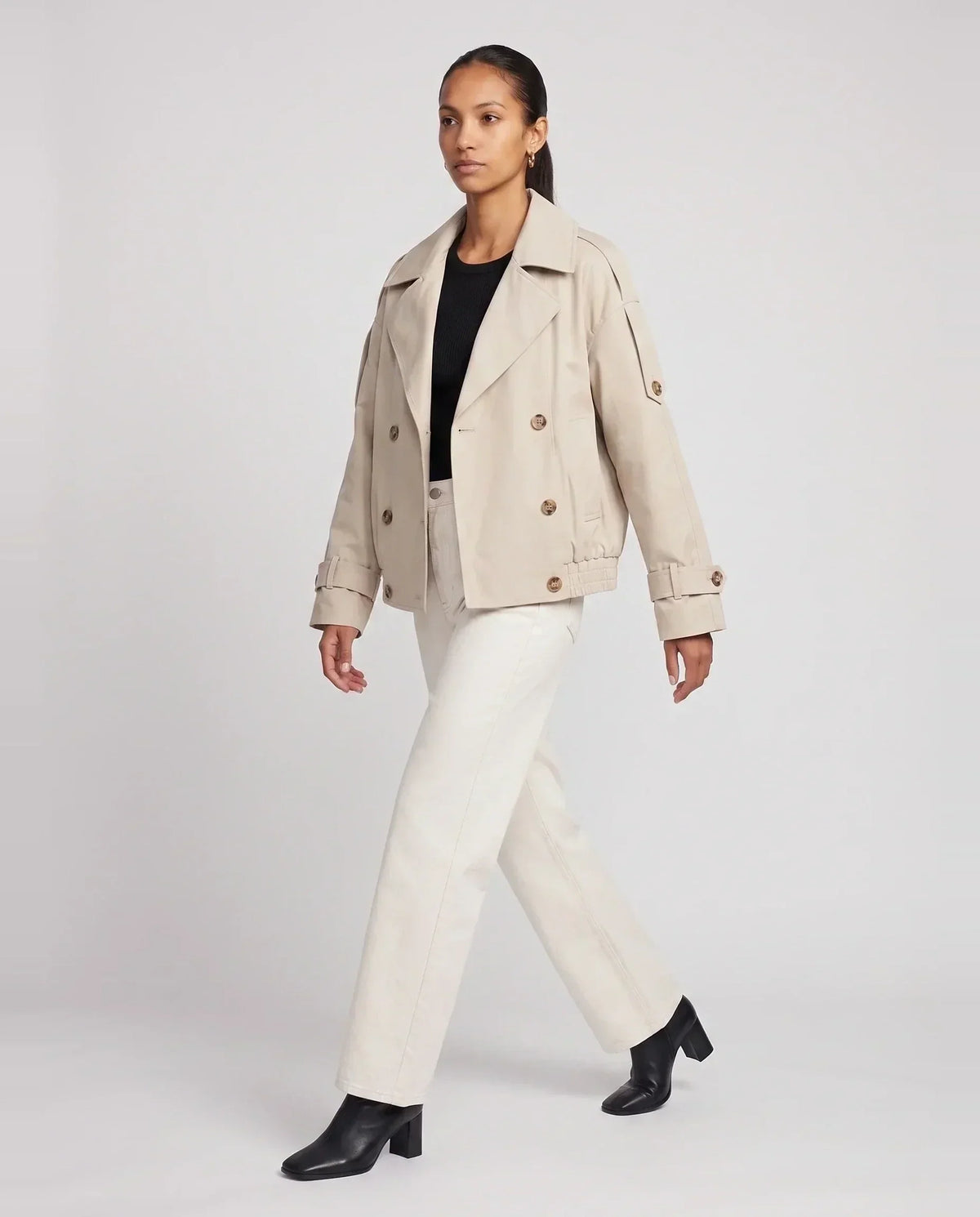 Women's beige short trench jacket with faux-fur collar and button front