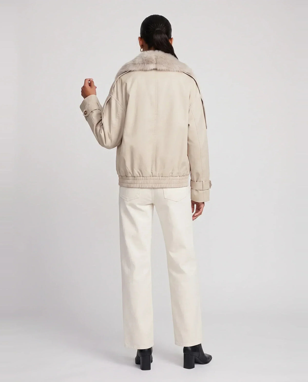 Women's beige short trench jacket with faux-fur collar and button front