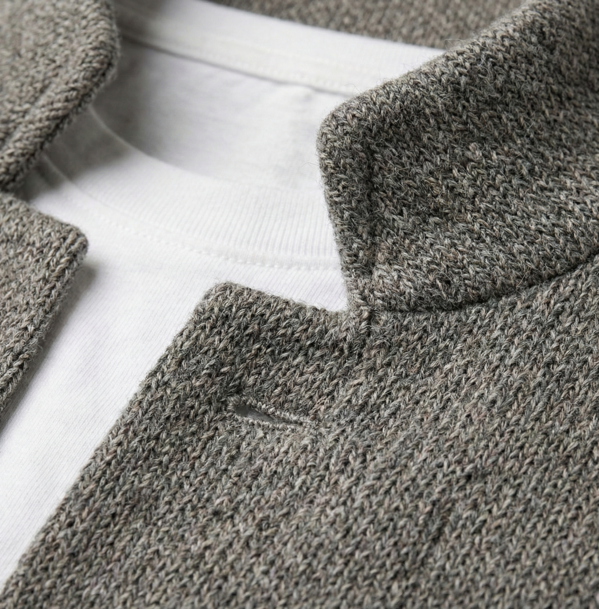 Men's textured knit blazer with Mandarin collar, long sleeves and patch pockets