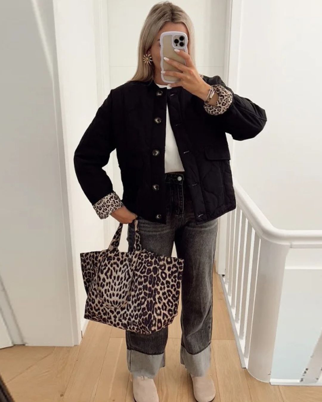 Women's quilted jacket with leopard-print cuffs, button front and flap pockets