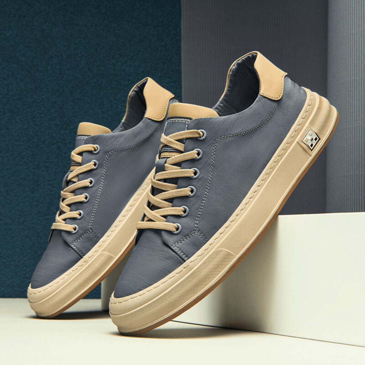 Low-top lace-up trainers with contrast sole and stitched panels