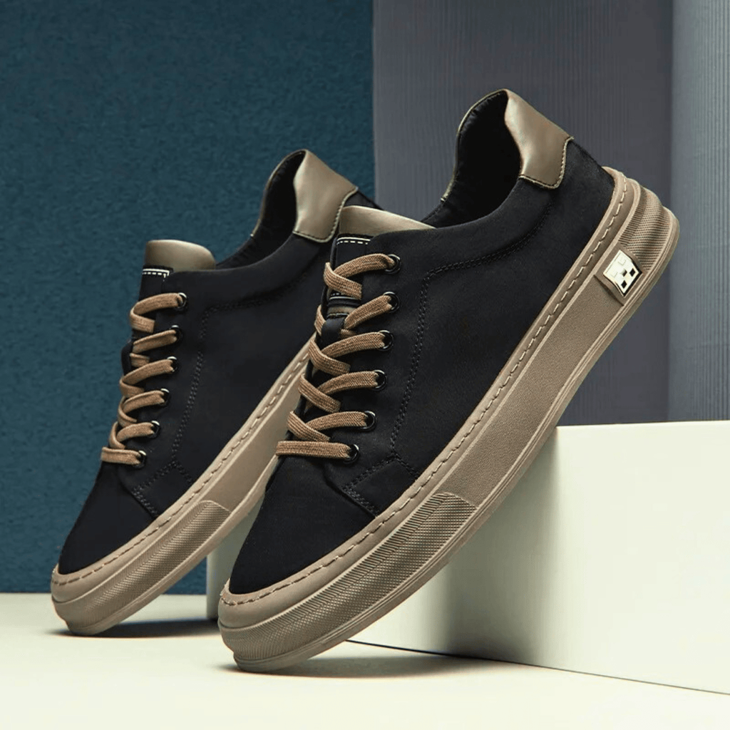 Low-top lace-up trainers with contrast sole and stitched panels