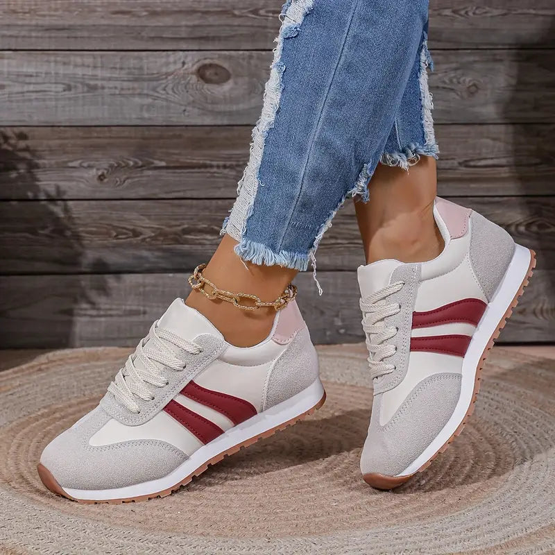 Women's lace-up trainers with striped side panels and flat ridged soles