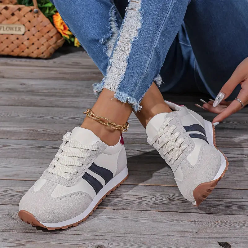 Women's lace-up trainers with striped side panels and flat ridged soles
