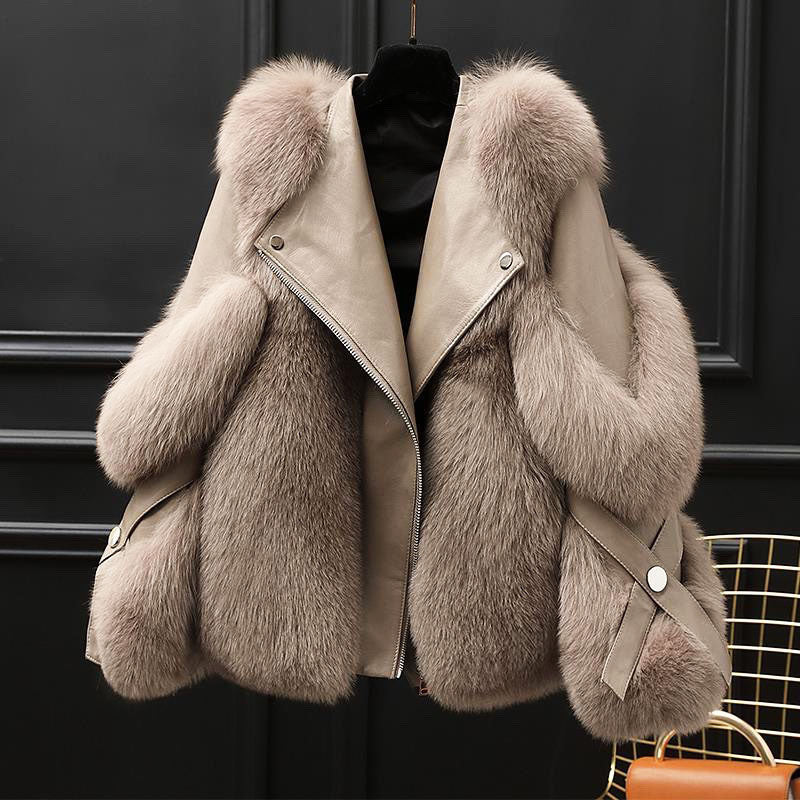Women's cropped jacket with fur-effect collar, lapels and zip front