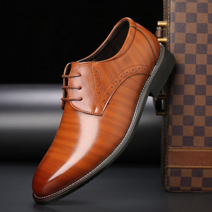 Men's lace-up Oxford shoes with pointed toes and low heels